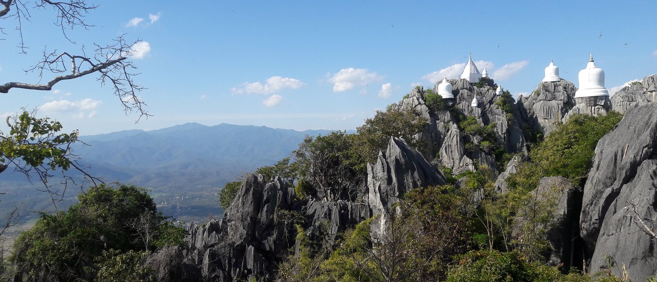 cover แอ่วแม่กำปอง แว้นไปดูUNSEEN บนยอดเขาวัดเฉลิมพระเกียรติพระจอมเกล้าราชานุสรณ์ (วัดพระบาทปู่ผาแดง) ลำปางค่ะ ^^