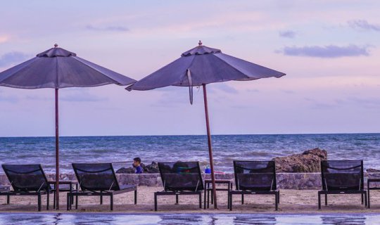 cover " Rayong Marriott Resort & Spa " ความสุขของวันพักผ่อน