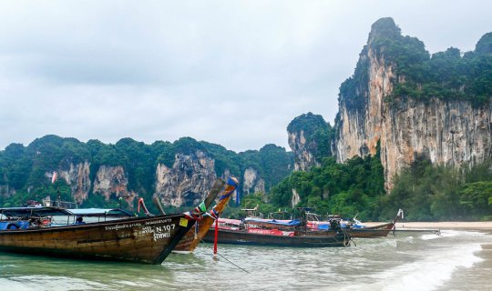 Cover Rainy sea(son) in “กระบี่-ภูเก็ต” เที่ยวทะเลหน้าฝนกับคนคูลๆ...