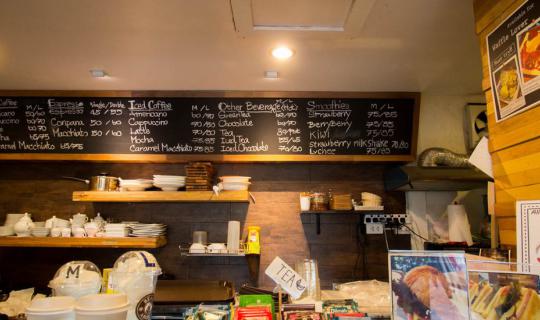 cover [Foh Fah Pa Gin ] Chill &Chick Cafe with Free WIFI.. Bean Around Cafe @ Soi Rangnam Victory Monument Station