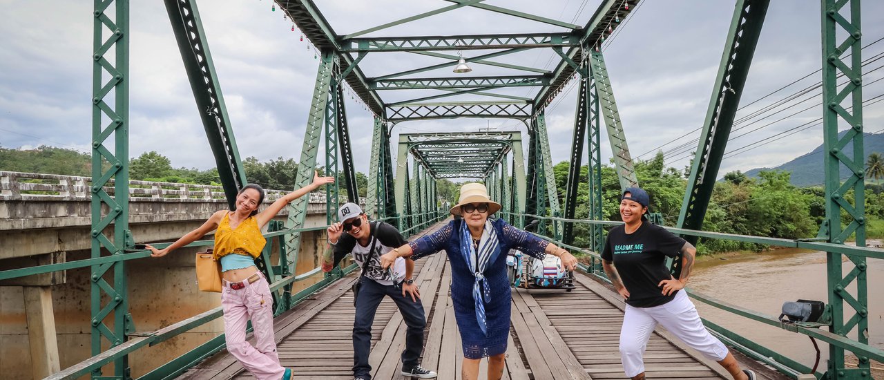 cover สิงหาพาแม่เที่ยว9วัน5พันโค้ง ตอน ปาย และ บ้านวัดจันทร์