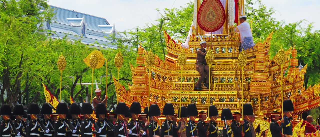 cover ชมการซ้อมย่อยริ้วขบวนพระบรมราชอิสริยยศ ในพระราชพิธีถวายพระเพลิงพระบรมศพ รัชกาลที่ 9 (ครั้งที่ 2)และการปฎิบัติตัว