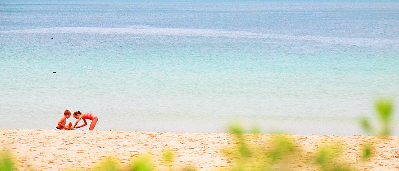 cover A Trip in Beautiful Samui (@ Ozo Chaweng), A Happy Heart on a Cloudy Day