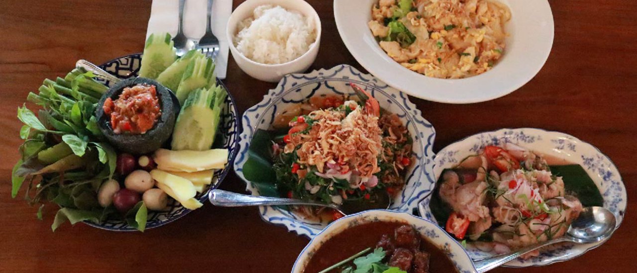 cover "ตู้กับข้าว" ร้านอาหารพื้นเมืองที่ใครมาภูเก็ตก็ต้องลอง