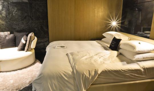 cover ..........หรูเลิศที่ โรงแรม  Sofitel So Bangkok  กับแม่ประนอม กันครับ
