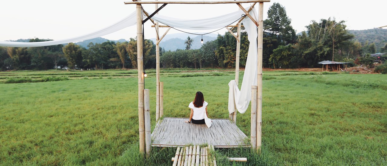 cover อยากหยุดเวลาไว้ที่ ‘ Brandnew Field Good – บ้านไก่โห่ ’ ที่กินที่พักน่ารักๆกลางทุ่ง | BlissOutThere