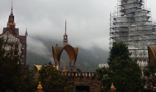 cover ความสุขไม่ต้องรอขึ้นสวรรค์..ไป "เขาค้อดูทะเลหมอก" ในยามฝนตกพรำ ถึงหนาวเหน็บแต่ก็อุ่นใจ