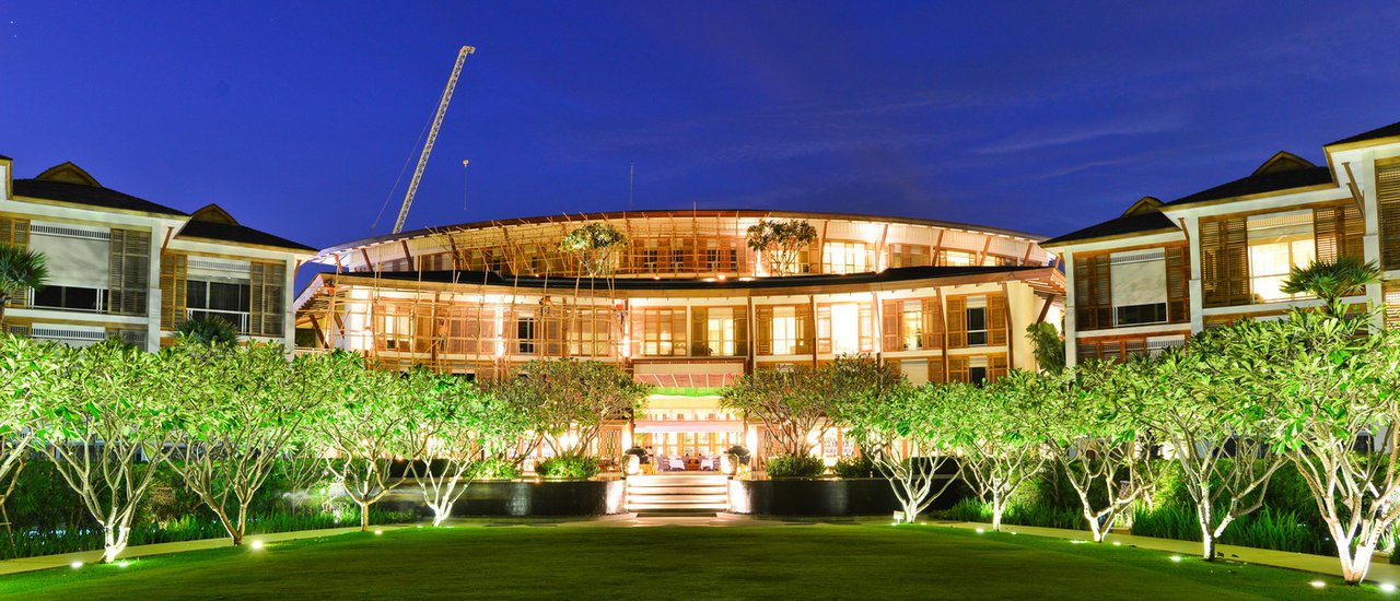 cover .....วันฟ้าใสๆ ชิวๆ เบาๆ กันที่ Intercontinental Hua Hin Resort อินเตอร์คอนติเนนตัล กับ แม่ประนอม กันครับ