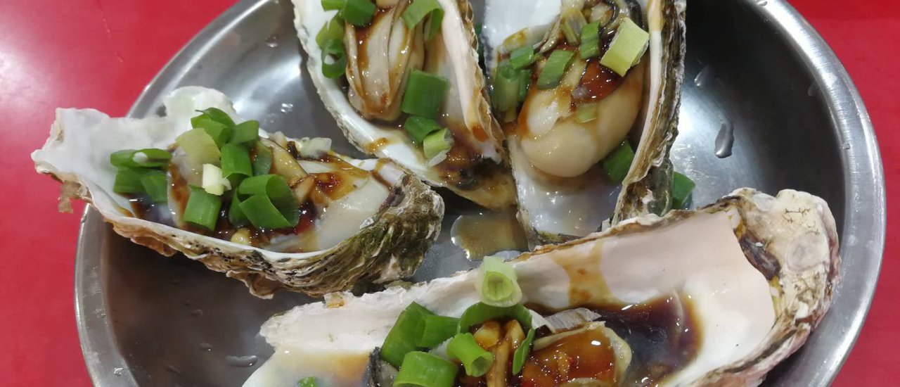 cover Dinner ท่ามกลางสายฝนที่ Shilin Night Market "ไทเป" ประเทศ "ไต้หวัน"