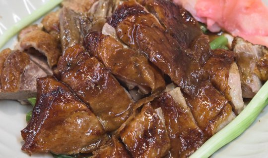 cover รวมรีวิว 8 ร้านเป็ดย่าง หมูกรอบ เด็ดบ้างไม่เด็ดบ้าง กับหมีเป็ดไปทั่วโลก