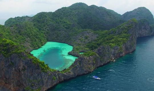 Cover Cocks Comb Island, A Trip to Find An Emerald Heart...