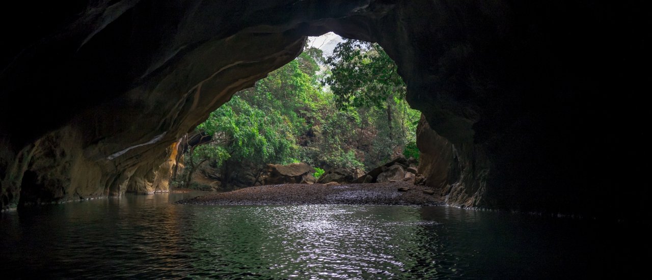 cover ອາລັນຣัດຈະນາ...(อาลันรัดจะนา) ลับเเลเมืองลาว