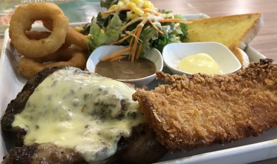 Cover อร่อยหรูดูดี ในราคาไม่ถึง 100 ร้านสเต็กเล็กๆ ใต้อาคารวังเด็ก ถนนวิภา...