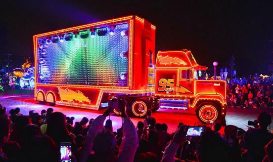 cover ....Let's Fly with Hong Kong Airlines to Explore Hong Kong Disneyland for its 10th  Anniversary with Mae Pranom...