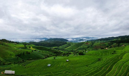 Cover Rainy season:แอ่วเหนือ กินก๋วยเตี๋ยวห้อยขาบ้านจ่าโบ่+นอนบ้านรักไทย+แ...