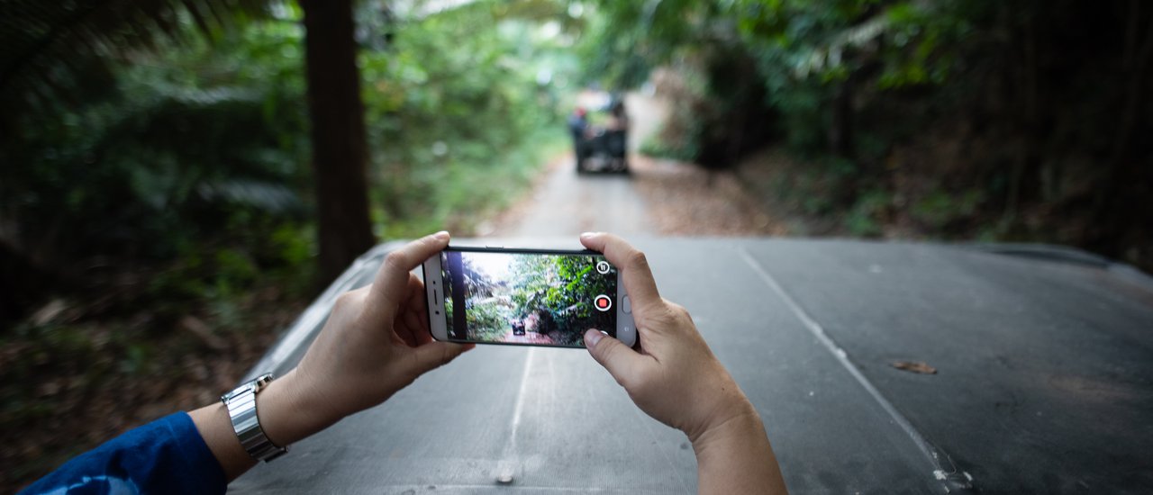 cover ชุมชนทรายขาว : สัมผัสชีวิตสองวิถึ ใต้เงาสันกาลาคีรี