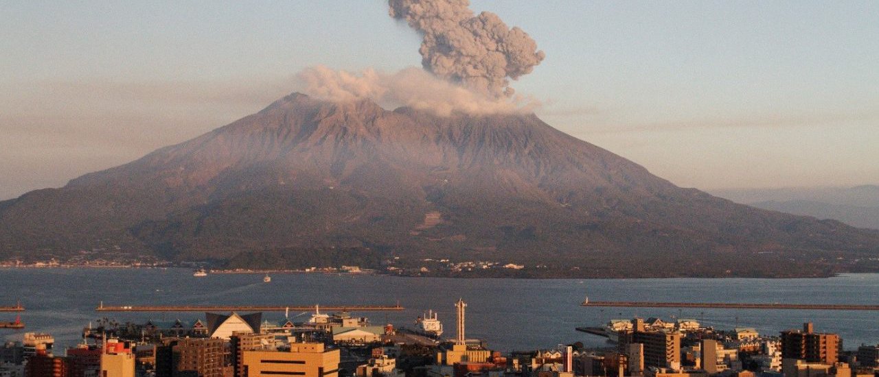 cover เกาะภูเขาไฟซากุระจิมะ(Sakurajima)