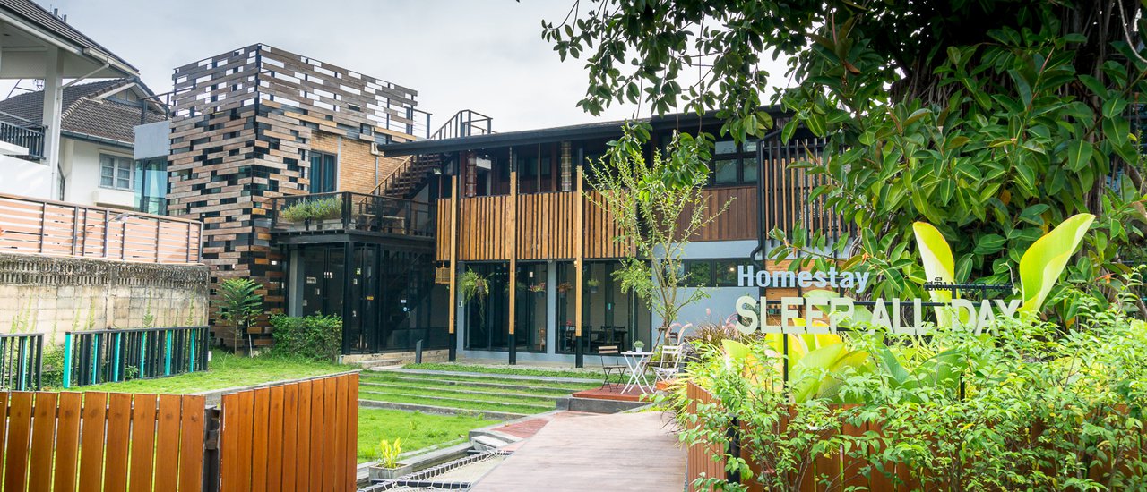 cover นอนบ้านไม้กระดาน นั่งรถรางแอ่วเมืองเชียงราย