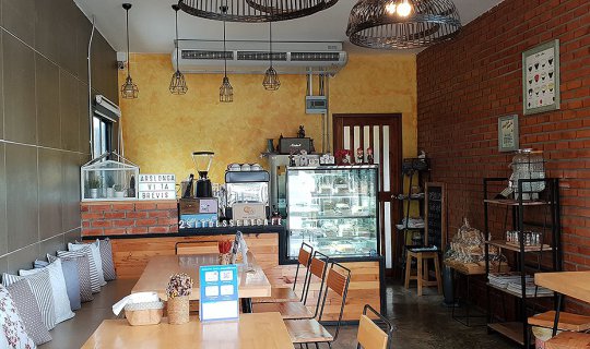 Cover ชิมเค้กแสนอร่อยที่ "2Sit Desserts Cafe'"...