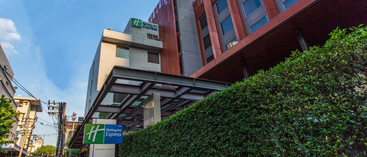 cover “Holiday Inn Express Bangkok Sathorn”