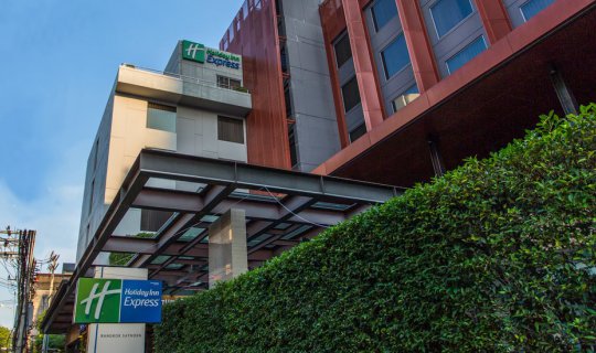 cover “Holiday Inn Express Bangkok Sathorn”