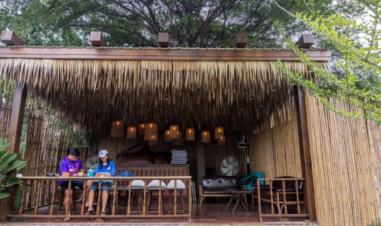 cover บ้านต้นเค้ก 2019 ร้านในตำนาน ชลบุรี