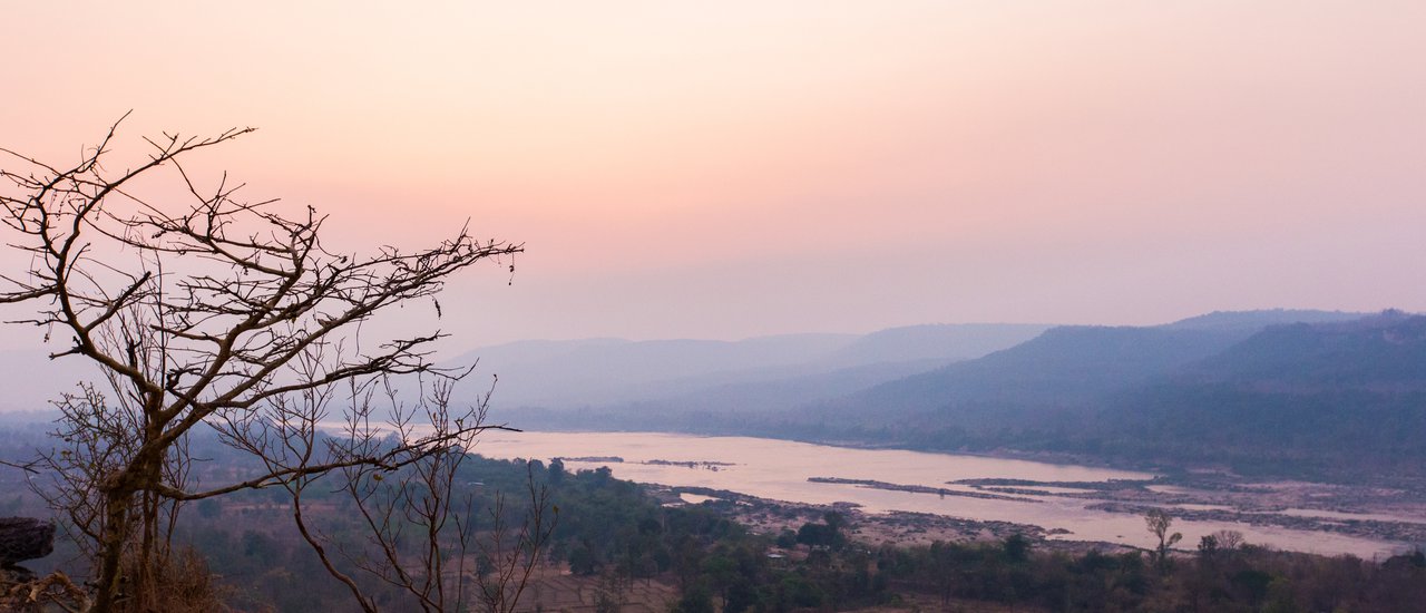 cover ที่นี่...อุบลราชธานี (ถ่อไปถึงศรีสะเกษด้วยจ้า)