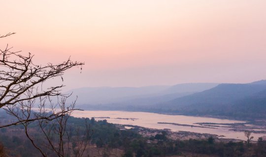 Cover ที่นี่...อุบลราชธานี (ถ่อไปถึงศรีสะเกษด้วยจ้า)...