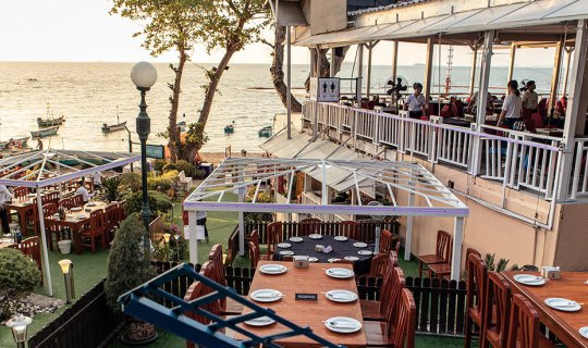 cover ซีฟู๊ด บุฟเฟ่ต์ ริมหาด บรรยากาศสุดเลิศ ของทะเลสดเวอร์! ต้องมาพัทยานะถึงจะได้ทาน