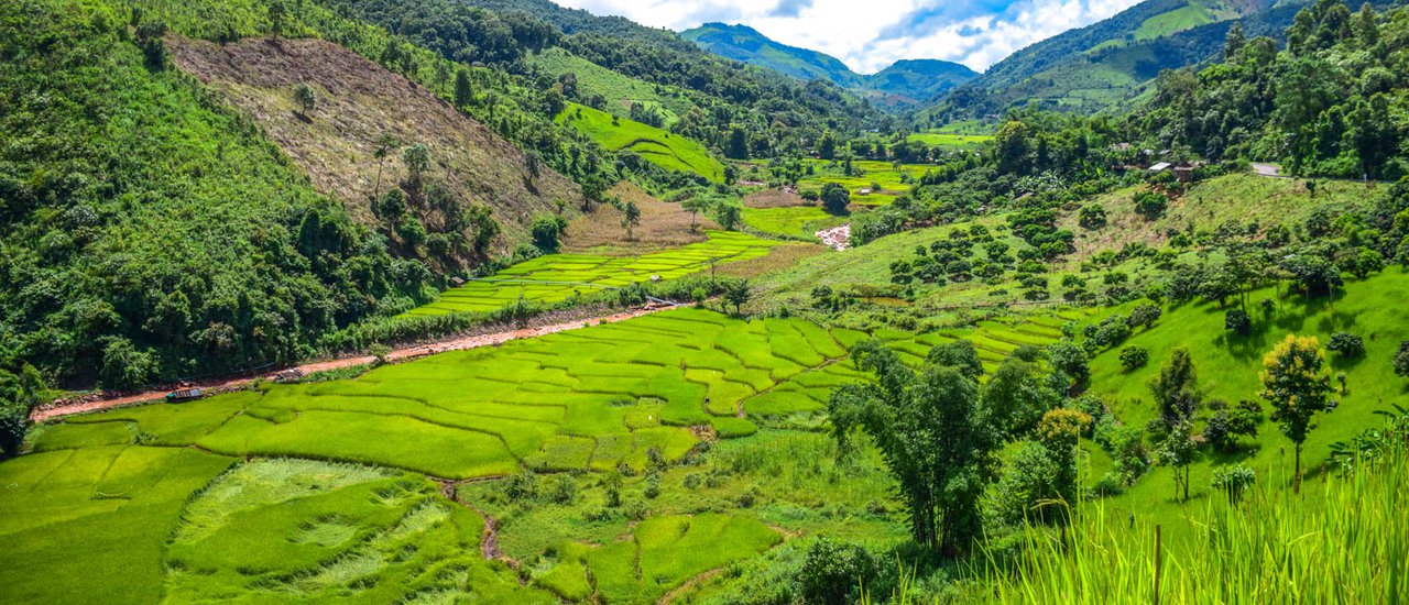 cover น่าน-พะเยา-ตามหาถนนลอยฟ้า-นาขั้นบันได-แถมเนินมะปราง ทริปเดียวเที่ยวให้คุ้ม