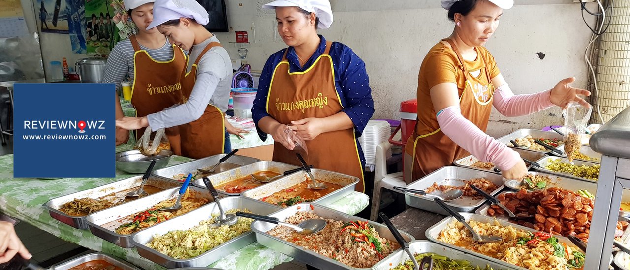 cover ข้าวแกงย่านสะพานซังฮี้มีเมนูหลากหลายคนเยอะคึกคักที่ร้านข้าวแกงคุณหญิง บางพลัด