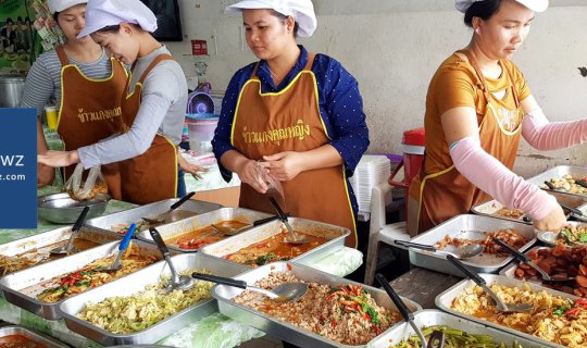 cover ข้าวแกงย่านสะพานซังฮี้มีเมนูหลากหลายคนเยอะคึกคักที่ร้านข้าวแกงคุณหญิง บางพลัด