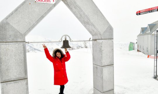 cover .... ไปสั่นระฆังรัก บนปุยหิมะขาว ตามรอยหนัง แฟนเดย์ ที่ Kiroro Ski Resort  สกีรีสอร์ตระดับ 5 ดาวกับ แม่ประนอม จ้า