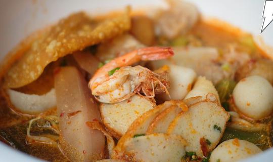 cover ก๋วยเตี๋ยวชาติหน้า 15 เส้น : ก๋วยเตี๋ยวชามโตเท่าโถข้าว