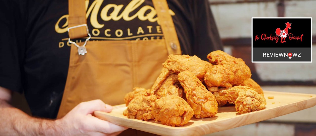 cover แซนวิชไก่ทอดที่อร่อยที่สุดในเมืองไทยและโดนัททำใหม่ๆตามสั่งโดยเชฟระดับปรุงอาหารในงาน Grammy Award และ Oscars ของอเมริกาที่ The Clucking Donut เพชรบุรีตัดใหม่