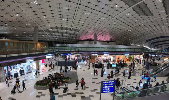 cover Review Hong Kong Airline (A330) Business Class & Miracle Lounge (Suvarnabhumi) - Club Autus Lounge (HK Airport)