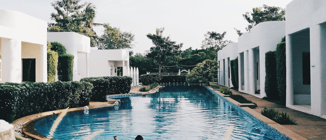 cover หนีร้อน นอนแช่น้ำ @ Villa La Flora