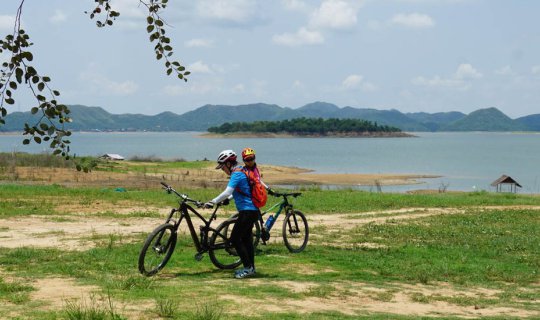 Cover #ปั่นเที่ยวป่า พาปั่น เพชรบุรี แก่งกระจาน ปั่นจักรยานเที่ยวเล่นในอ่า...