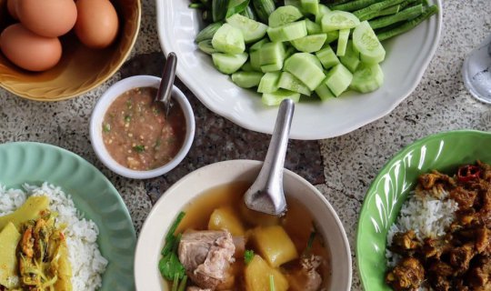 cover STIR FRY FROG & PINEAPPLE SOUP! 🐸 🍍🍍