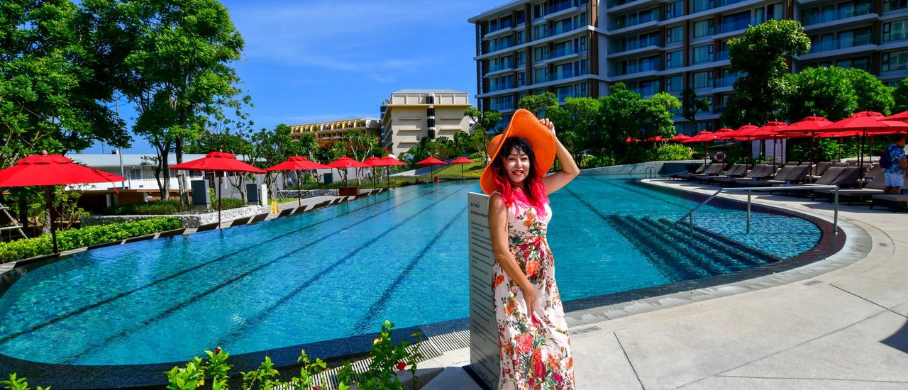 cover ...โรงแรมอมารีสวีท พัทยา Amari Suite เปิดใหม่กิ๊กๆ พร้อมสวนน้ำเริดๆ และ อมารี พัทยา โฉมใหม่ไฉไลกว่าเดิม กับแม่ประนอม จ้า