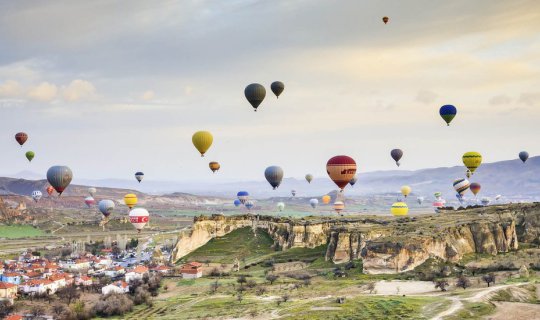 cover ผจญภัยบนท้องฟ้า ลอยไปกับบอลลูนหลากสี - Hot Air Balloon Ride — Göreme, Turkey