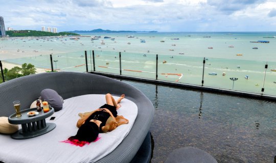 cover ... รีวิวโรงแรม ฮิลตัน พัทยา Hilton Pattaya Hotel โรงแรมที่เค้าว่ากันว่าเป็นโรงแรมที่ดีที่สุดในพัทยา กับแม่ประนอม จ้า