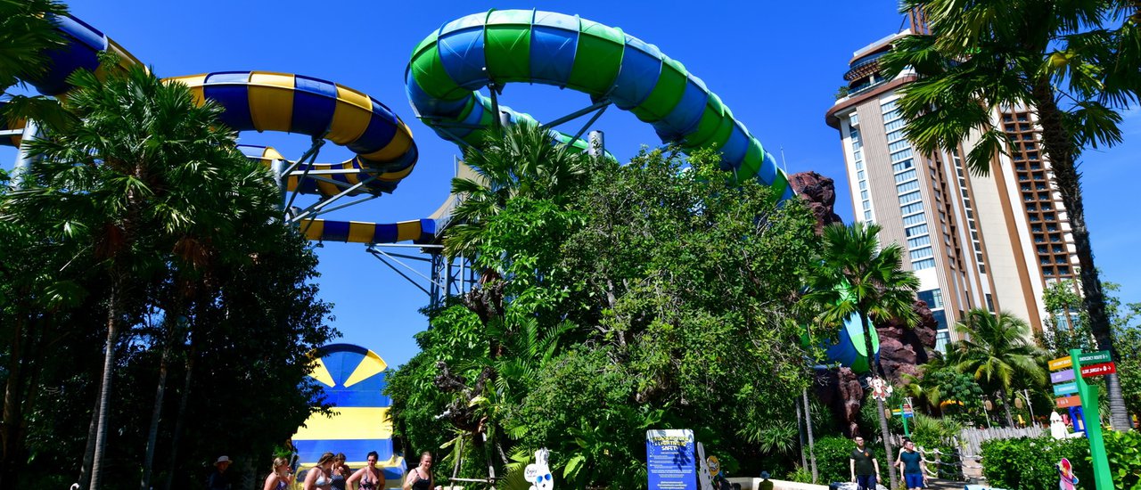 cover ... Holiday Inn Vana Nava Hua Hin โรงแรมพร้อมสวนน้ำระดับโลก วานา นาวา กับแม่ประนอม จ้า