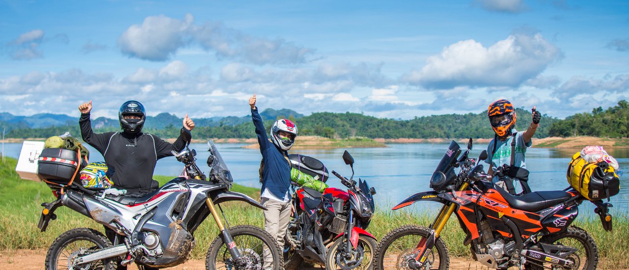 cover ขี่มอไซไปนอนป้อมปี่ วิวดีๆที่ไร่ย่าแย้ม ชะแว้บไปถึงสังขละ และเส้นทางหรรษาไปเนินสวรรค์