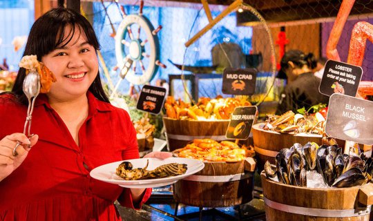 cover Sailor's Seafood Showdown buffet at Amari Watergate Bangkok ⛵