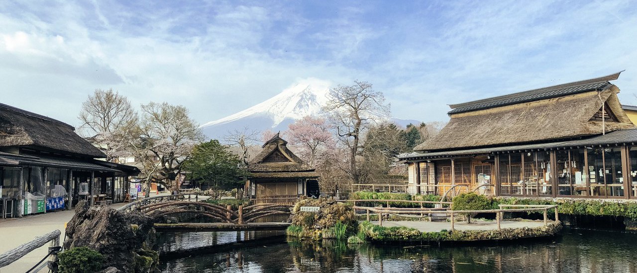 cover Part 1 : Sakura at Kawaguchiko and Oshino Hakkai
