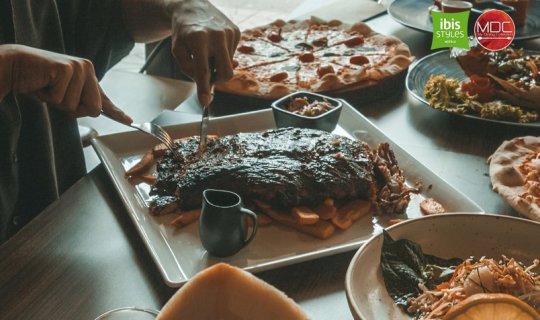 cover สตรีทฟู้ดจะไปเวลาไหนก็ชิลล์ได้ที่ Streats @ ibis Styles Bangkok Khaosan Viengtai