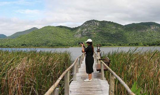 cover ใครๆก็หยุดเวลาได้ ที่ “บ้านกกกอด จ.กาญจนบุรี” : 2 วัน 1 คืน ด้วยงบ 1,000 บาท ไม่มีรถก็ไปได้