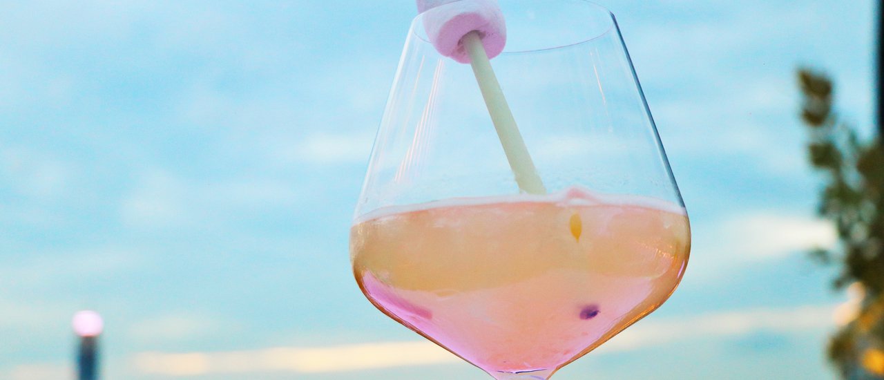 cover รื่นเริงกับวิวมุมสูง ณ สเปคทรัม เลาจน์ แอนด์ บาร์รูฟท็อป