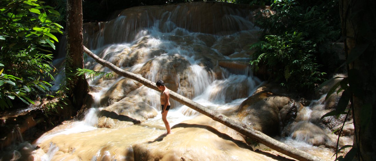 cover อุทยานแห่งชาติผาแดง - บ่อน้ำร้อนโป่งอาง - น้ำตกศรีสังวาลย์ - เสน่ห์ดอยหลวง - มะขามป้อม อาร์ทสเปซ